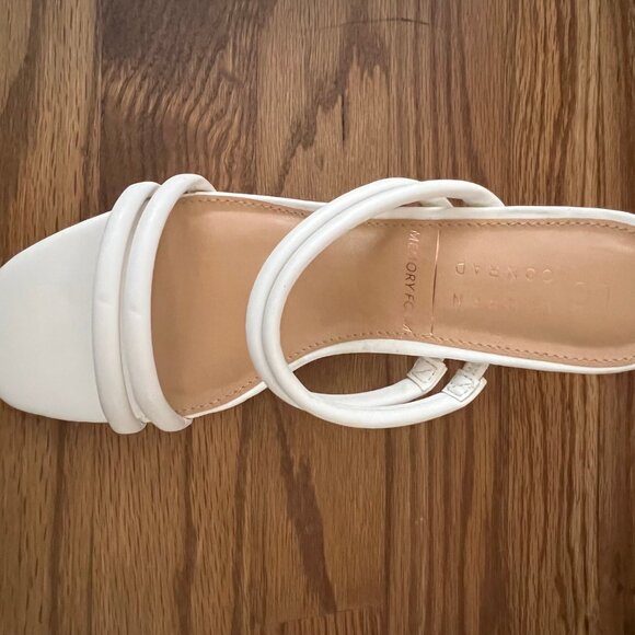 Lauren Conrad Memory Foam White Sandals - Size 5.5 M - New! - Picture 7 of 8